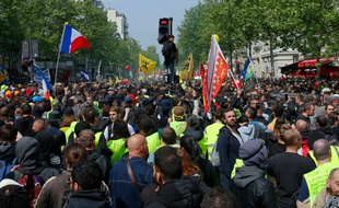 Des manifestants, le 1er mai, à Paris.