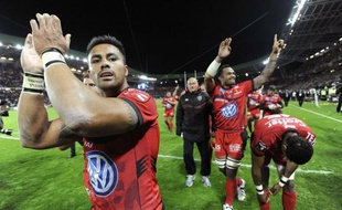 A peine sacré champion d'Europe, Toulon a entretenu son espoir de doublé avec le Top 14 en étranglant Toulouse (24-9), vendredi en demi-finale à Nantes, grâce une nouvelle fois à son exceptionnelle densité physique.