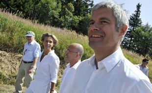 Laurent Wauquiez, soutien de François Fillon dans la course à la présidence de l'UMP, a regretté dimanche la candidature de Jean-François Copé, y voyant un "choix de division", tandis que Valérie Pécresse lui a conseillé de ne pas rester secrétaire général et de prendre exemple sur... Martine Aubry.
