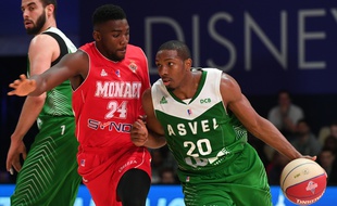 A partir de cette saison, l'arrière américain DeMarcus Nelson et l'Asvel ne porteront plus le maillot vert historique du club.