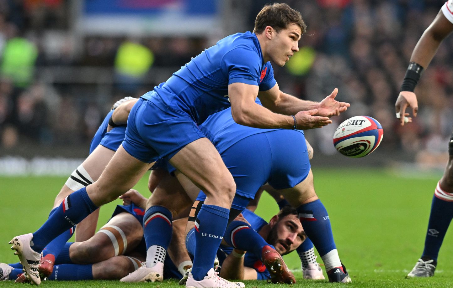 Quand le Rugby se Transforme en Spectacle de Variétés : Le Six Nations 2025