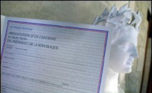 Les candidats à la présidentielle pourront recueillir du 22 février au 16 mars les 500 parrainages nécessaires pour se présenter, ce qui leur donne un délai supplémentaire d'une semaine par rapport au calendrier initial, a annoncé mercredi Matignon.