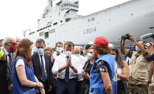 Jean-Yves Le Drian, ministre de l'Europe et des affaires étrangères, et le président Emmanuel Macron rencontre les intervenants mobilisés dans le reconstruction du port de Beyrouth