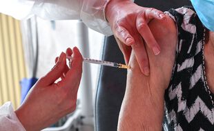 Une femme vaccinée à Dunkerque le 17 février 2021.