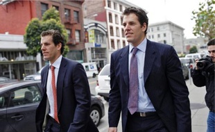 Les jumeaux Winklevoss devant la cour d'appel de San Franciso en janvier.