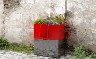 Un uritrottoir installé dans une ruelle.
