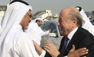 Mohammed Bin Hammam et Sepp Blatter, en décembre 2010, à Doha.