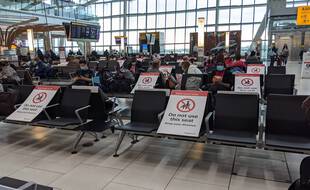 (Illustration) Des passagers en attente de vols à l'aéroport d'Heathrow à Londres.