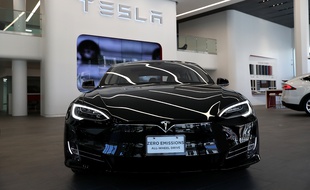 Un véhicule Tesla, le 10 août 2016 à San Francisco, aux Etats-Unis.