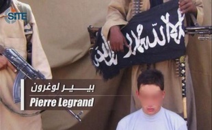 Les autorités françaises agissent "dans la discrétion" pour obtenir la libération des otages français au Sahel, a affirmé dimanche le ministre des Affaires étrangères Laurent Fabius, après la diffusion d'une vidéo de la famille d'un otage à l'adresse des ravisseurs.