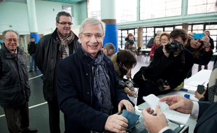 Claude Bartolone, candidat socialiste aux régionales en Ile-de-France, a voté au Pré-Saint-Gervais le 6 décembre 2015.
