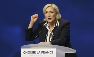 Marine Le Pen, lors d'un meeting à Nice, jeudi 27 avril.