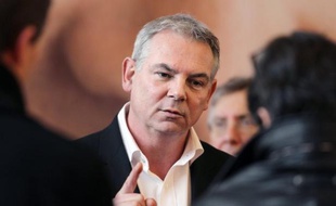 Le secrétaire général de la CGT Thierry Lepaon a estimé mardi que "l'oreille gauche" du gouvernement était "un peu bouchée", affirmant que la manifestation contre le projet de loi sur l'emploi allait permettre de lui "souffler" les revendications des salariés.