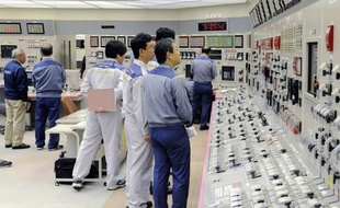 Un deuxième réacteur a été redémarré jeudi au Japon, seize mois après l'accident de Fukushima qui avait entraîné au printemps l'arrêt de l'ensemble du parc nucléaire nippon pendant deux mois.