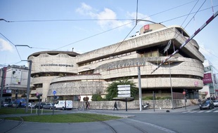 Le batiment de la Caisse d'Epargne de Bordeaux dans le quartier de Meriadeck en novembre 2012.