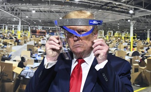 Donald Trump derrière une visière, le 21 mai 2020