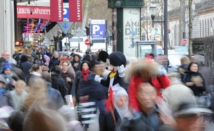 Le moral des ménages a continué de se dégrader en octobre, reculant légèrement par rapport à septembre, en raison d'un pessimisme marqué sur leur situation financière personnelle future, selon l'Institut national de la statistique et des études économiques.