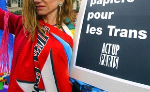 Manifestation de transsexuels à Paris en octobre 2003.