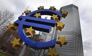 La zone euro a enregistré un excédent de son commerce extérieur de 81,8 milliards d'euros en 2012, contre un déficit de 15,7 milliards en 2011, selon une première estimation publiée vendredi par l'office européen de statistiques Eurostat.