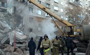 Les secours sont sans nouvelles de 79 personnes ce lundi, après l'explosion due ua gaz dans un immeuble résidentiel.