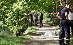 Lille, le 27 septembre 2011. Le corps d'un jeune homme de 19 ans a été repêché aux alentours de 12h30 dans un bras de la Deule près du Bois de Boulogne. Il s'agit de Lloyd Andrieu, étudiant à l'Université Catholique de Lille qui avait disparu dans la soirée du 22 septembre.