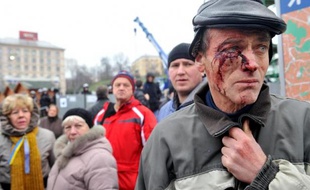 L'opposition ukrainienne a appelé samedi à "renverser" le pouvoir en descendant dans la rue, après la dispersion violente de manifestants qui occupaient le centre de Kiev pour protester contre la volte-face du pays à l'égard de l'UE.