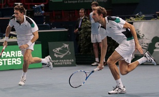 Nicolas Mahut et Julien Benneteau lors d'un match de double à Bercy le 12 novembre 2011.