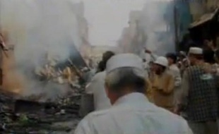Capture d'écran des images d'une télé pakistanaise après l'attentat dans un marché bondé de Peshawar, le 28 octobre.