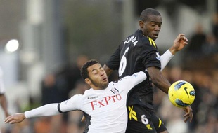 Le footballeur Fabrice Muamba (à droite) sous le maillot de Bolton le 17 décembre 2011