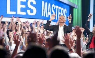 Nagui ne fera plus participer son public à « N'oubliez pas les paroles » pendant quelque temps