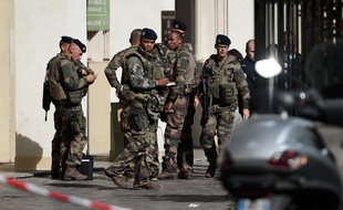 Une voiture a foncé sur des militaires de l'opération Sentinelle mercredi 9 août 2017 à Levallois-Perret (Hauts-de-Seine), faisant six blessés.