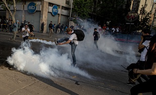 Des manifestants à Santiago le 18 octobre 2019.