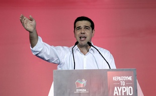 Alexis Tsipras a appelé les électeurs à voter pour Syriza, lors d'un meeting à Athènes, le 18 septembre 2015, afin de lui donner une chance de résoudre la crise de la dette grecque.