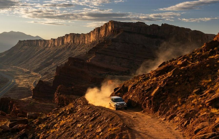 Land Rover prépare un Defender qui affrontera le Classe G version AMG