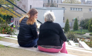 Victime de viols répétés, Karine Jambu et sa tante Laurence Brunet-Jambu publient le livre Signalements pour dénoncer l'inaction de l'aide à l'enfance.