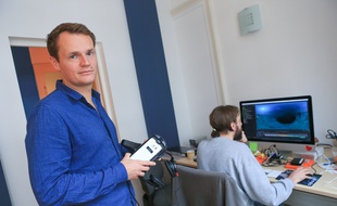 Strasbourg le 02 octobre 2017 Benoît Lichté réalisateur de films documentaires VR à 360° dans les bureaux de Seppia, les producteurs du film.