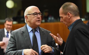 Les ministres français Michel Sapin et grec Yanis Varoufakis des Finances le 10 mars 2015 à Bruxelles