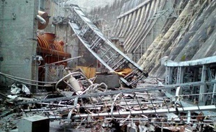 La centrale hydroélectrique Saïano Chouchenskaïa en Sibérie après une violente explosion le 17 août 2009.