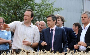 Seul candidat officiel à la présidence de l'UMP, avant l'entrée en lice attendue de Jean-François Copé, François Fillon a démarré lundi sa campagne de terrain dans le Loiret en se voulant "à l'écoute" des militants qui choisiront leur chef en novembre.