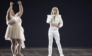 Lizzy Howell et Bilal Hassani lors des répétitions de la finale de l'Eurovision, le 17 mai 2019.