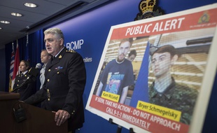 La police canadienne présente les photos des deux suspects en fuite.