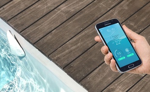 Flipr, lancé par la start-up du même nom, est un object connecté qui permet de mieux gérer l'entretien des piscines.