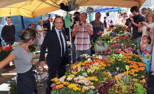 François Hollande sur un marché de Tulle, le 31 juillet 2012.