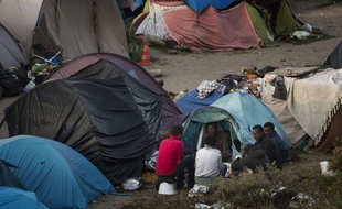 Des migrants dans la Jungle de Calais.