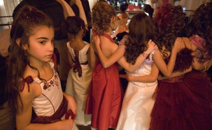 Dans les coulisses de la finale de l'élection Mini-Miss 2008, à Paris.