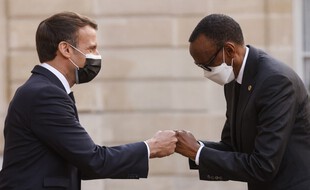 Emmanuel Macron et Paul Kagamé, le président rwandais, à l'Elysée, le 17 mai 2021.