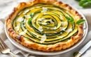 Pour un dîner léger et croustillant, osez la tarte fine courgette-parmesan qui fond en bouche