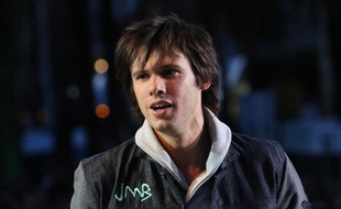 Le rappeur Orelsan, sur le plateau du Grand Journal lors du Festival de Cannes, le 19 mai 2012.