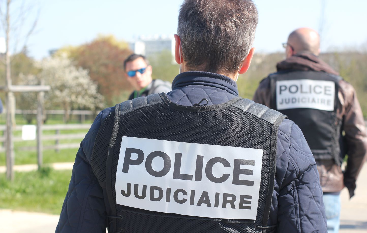 La police judiciaire de Rennes et la police de Vannes sont saisies de l'enquête autour de la mort d'un nourrisson en 2019 à Vannes. Sa mère avait dissimulé le corps dans un sac au garage. 