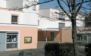 L'école du Mas de la Raz à Villefontaine où ont eu lieu les viols présumés.